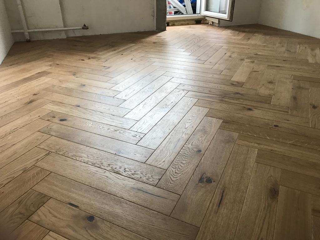 Укладка нового паркета